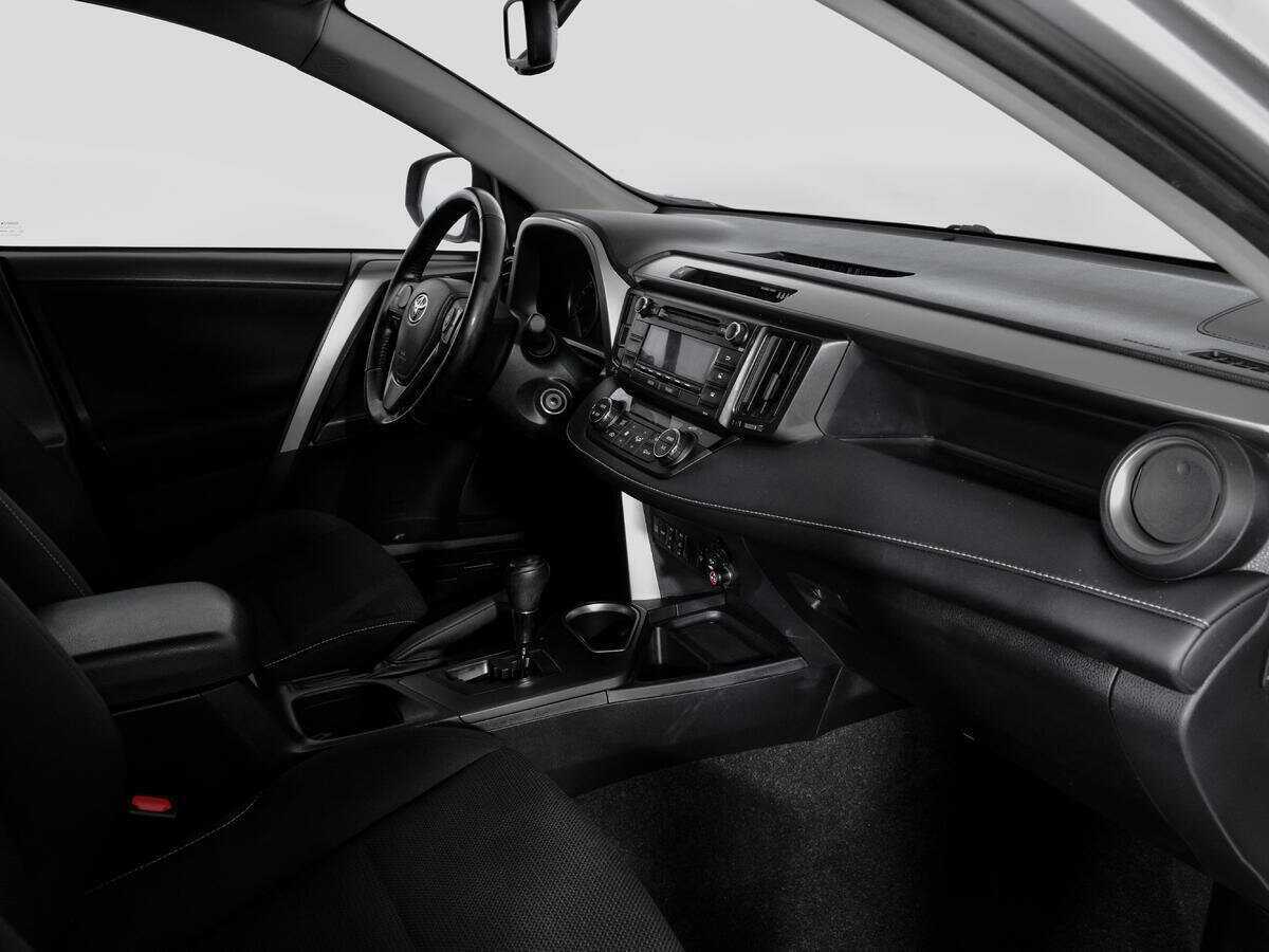 Toyota RAV4 2018 года с пробегом. Фото: #8