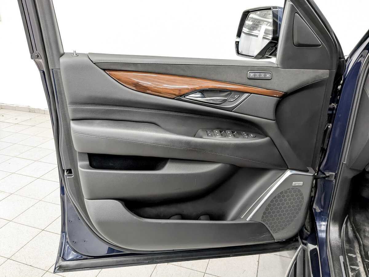 Cadillac Escalade 2018 года с пробегом. Фото: #15