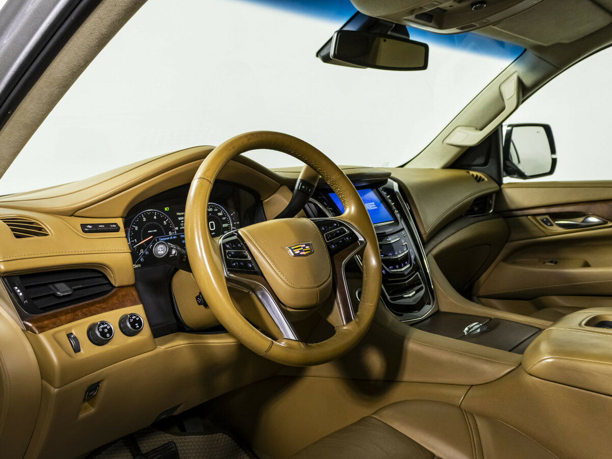 Cadillac Escalade 2015 года с пробегом. Фото: #9