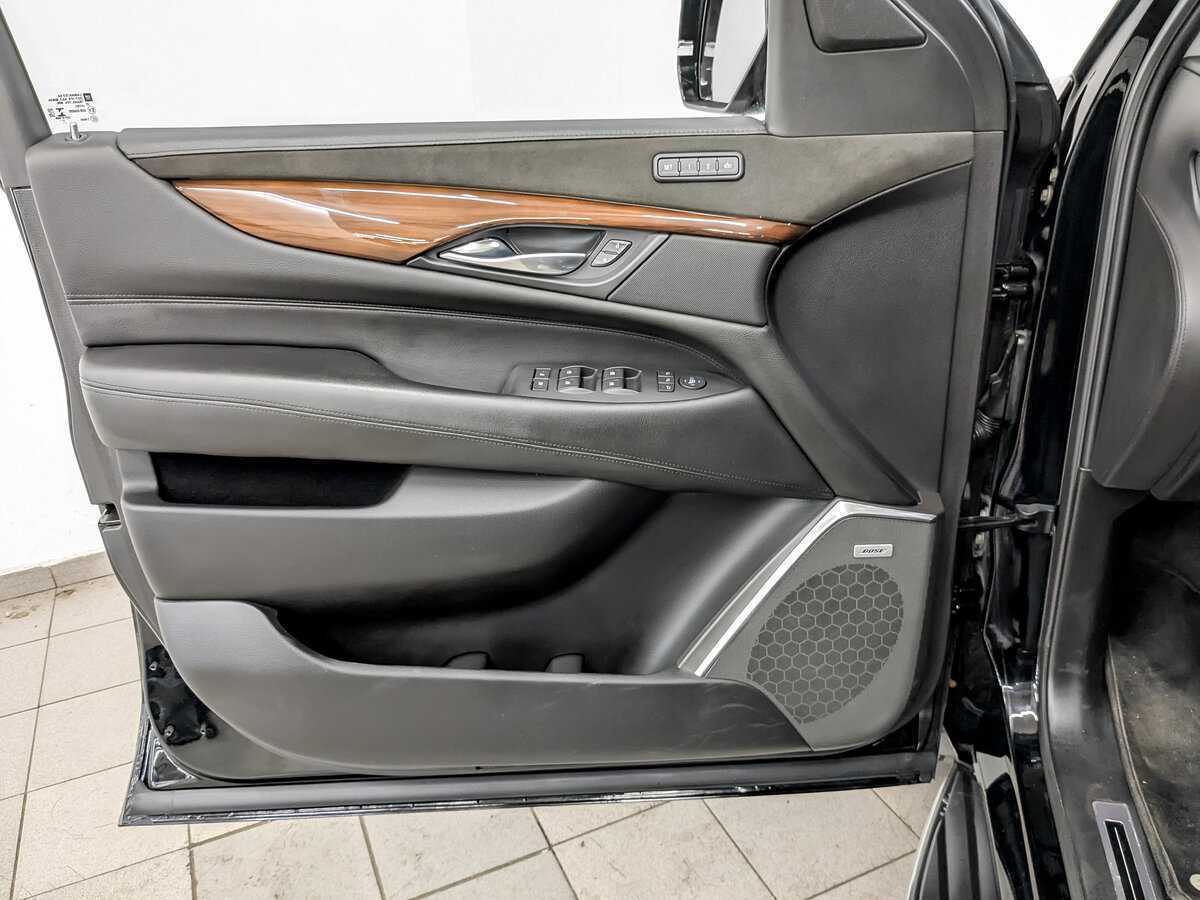Cadillac Escalade 2017 года с пробегом. Фото: #16