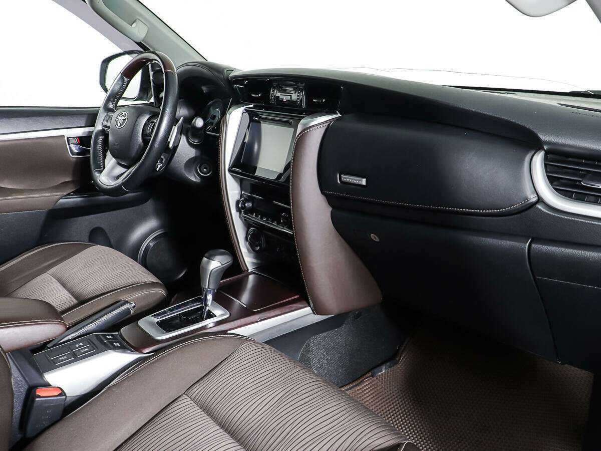 Toyota Fortuner 2017 года с пробегом. Фото: #7
