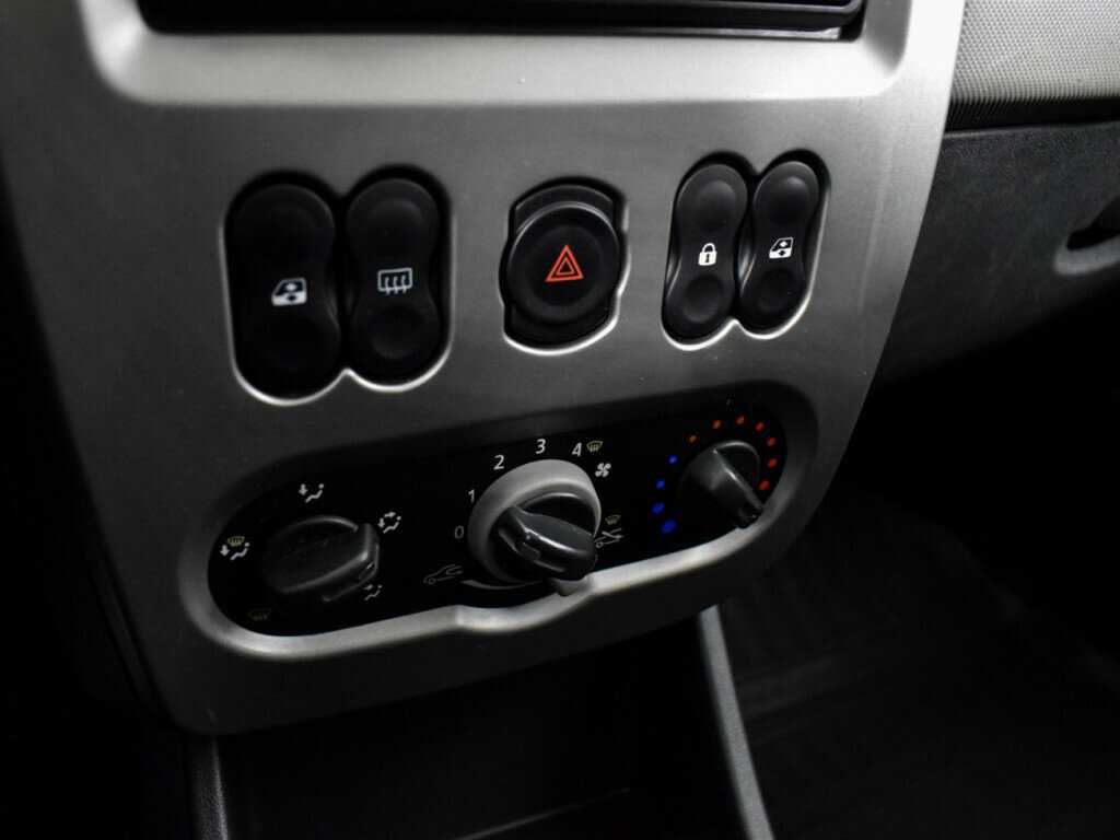 Renault Sandero 2011 года с пробегом. Фото: #12