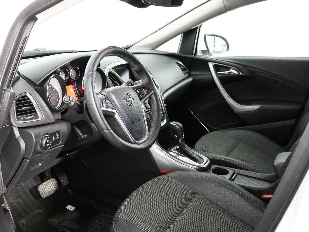 Opel Astra 2011 года с пробегом. Фото: #9