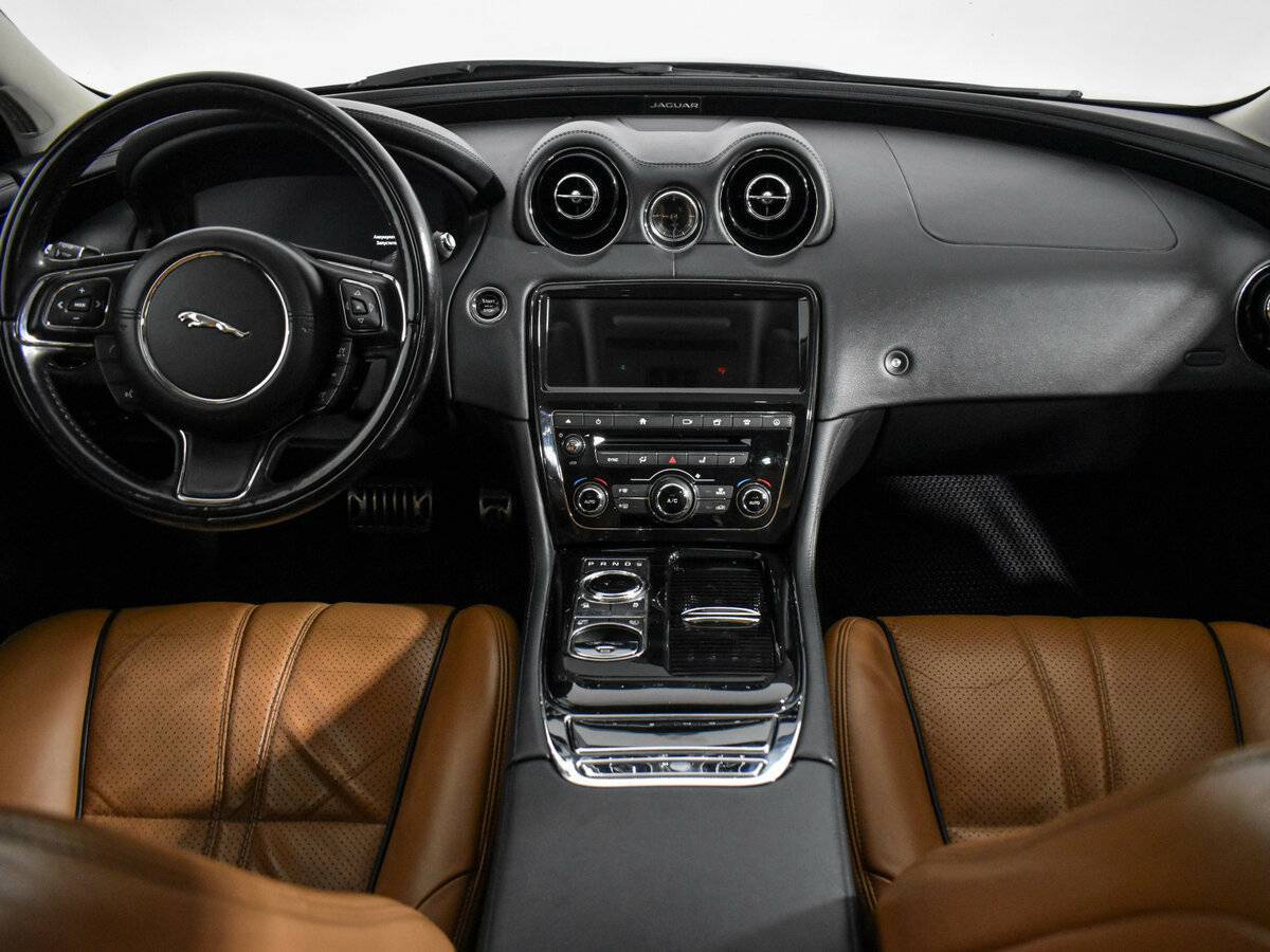 Jaguar XJ 2016 года с пробегом. Фото: #13