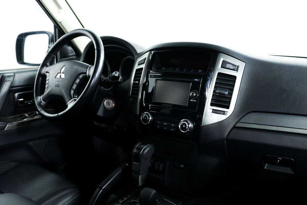 Mitsubishi Pajero 2018 года с пробегом. Фото: #7