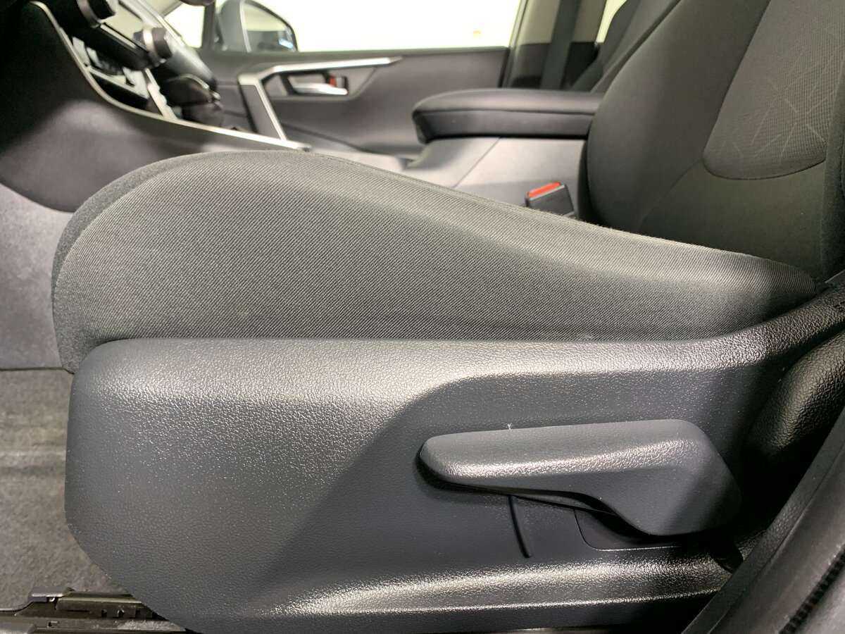 Toyota RAV4 2020 года с пробегом. Фото: #13