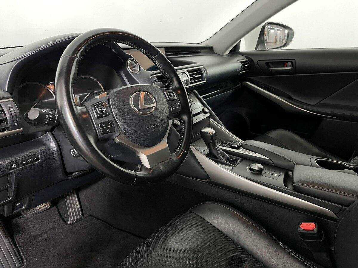 Lexus IS 2018 года с пробегом. Фото: #10