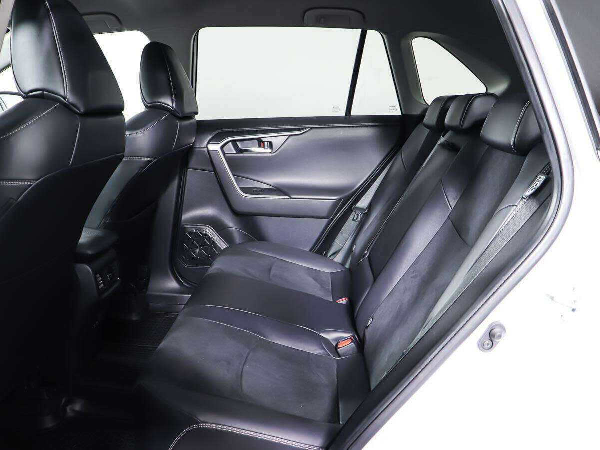 Toyota RAV4 2021 года с пробегом. Фото: #9