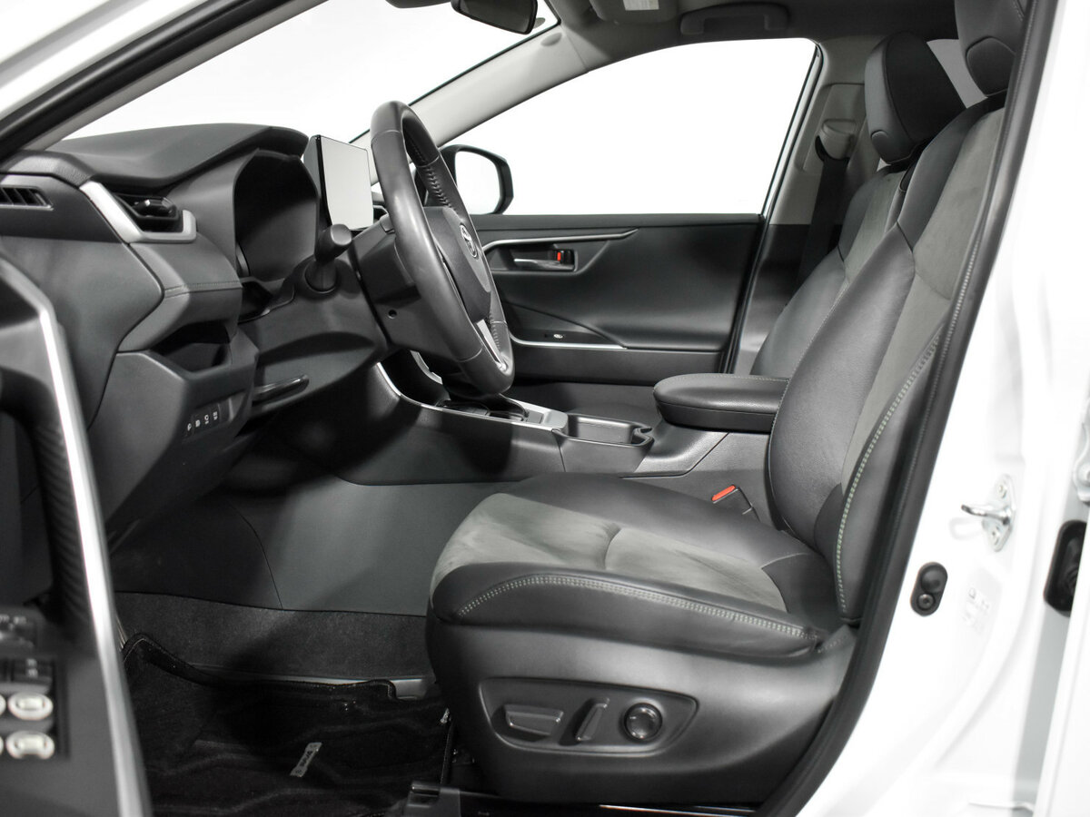 Toyota RAV4 2024 года с пробегом. Фото: #9