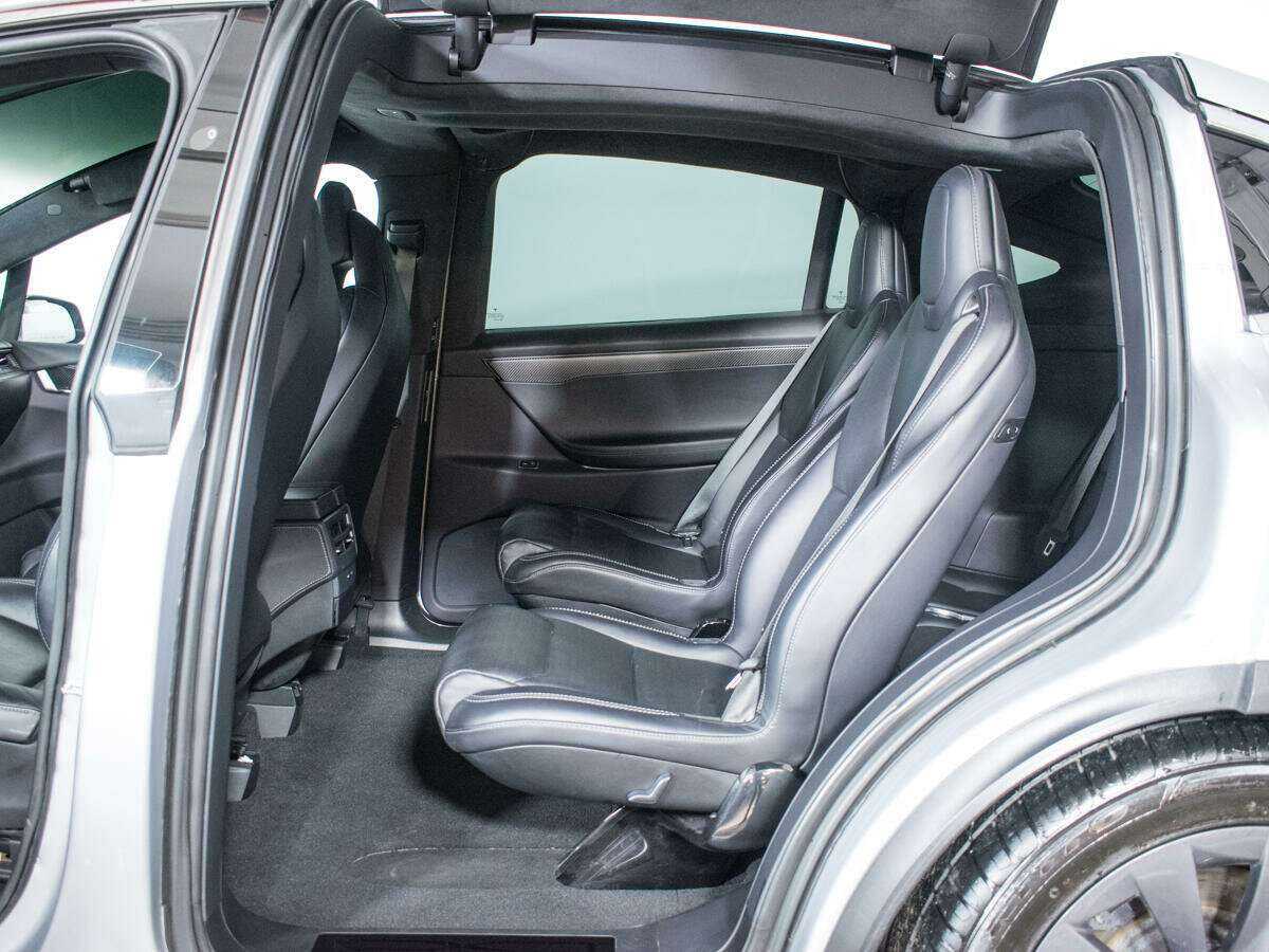 Tesla Model X 2018 года с пробегом. Фото: #9