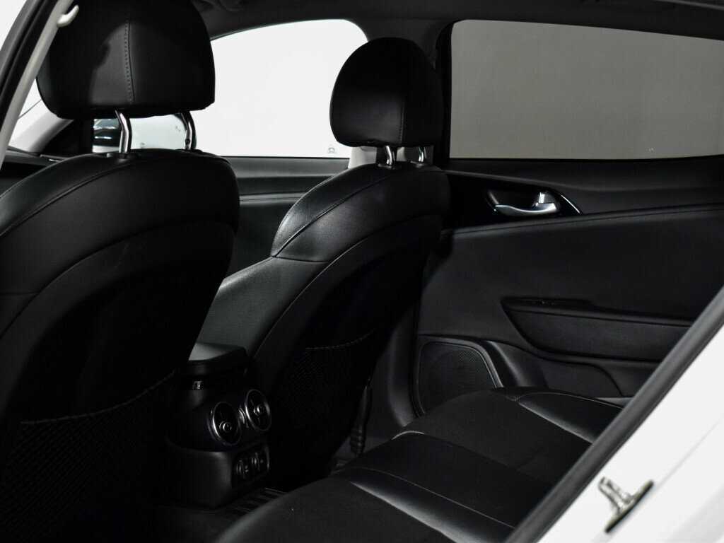 Kia Stinger 2018 года с пробегом. Фото: #9