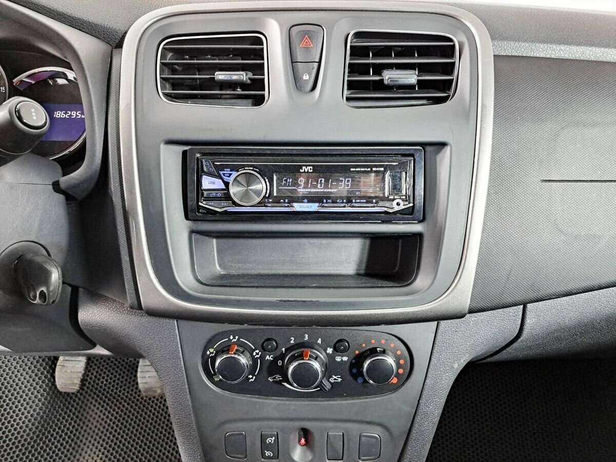 Renault Sandero 2015 года с пробегом. Фото: #12