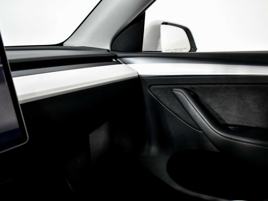 Tesla Model Y 2022 года с пробегом. Фото: #13