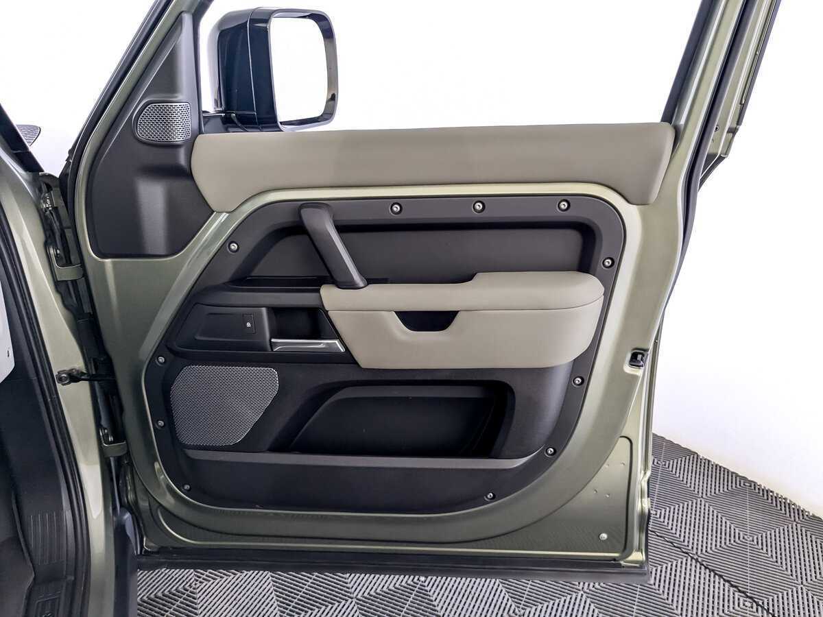 Land Rover Defender 2021 года с пробегом. Фото: #24