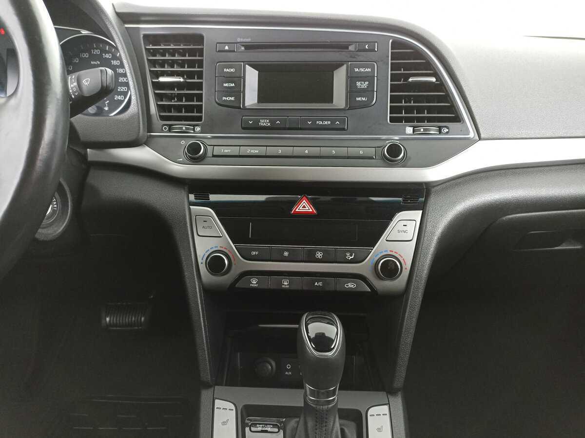 Hyundai Elantra 2018 года с пробегом. Фото: #12