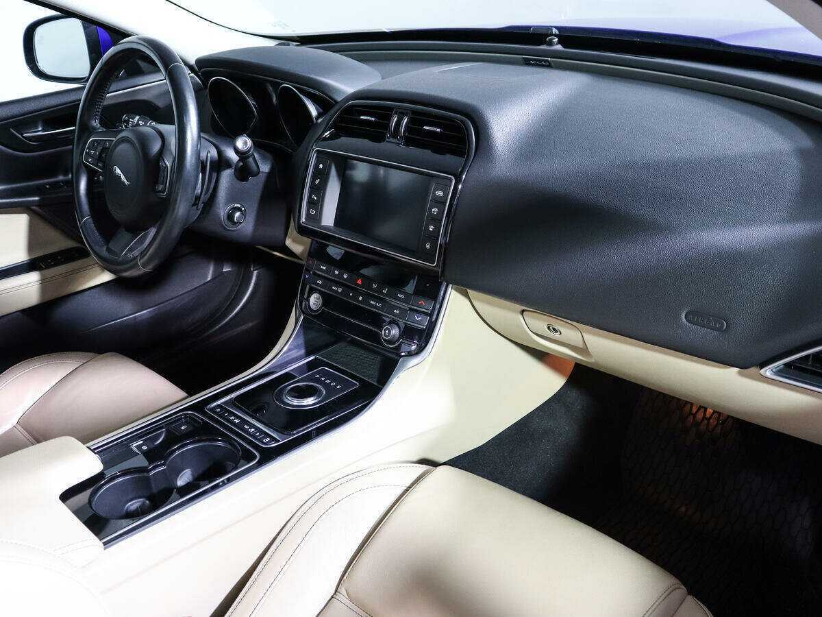 Jaguar XE 2016 года с пробегом. Фото: #9