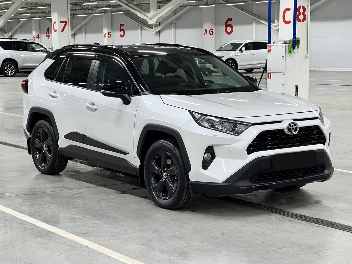 Toyota RAV4 2021 года с пробегом. Фото: #2