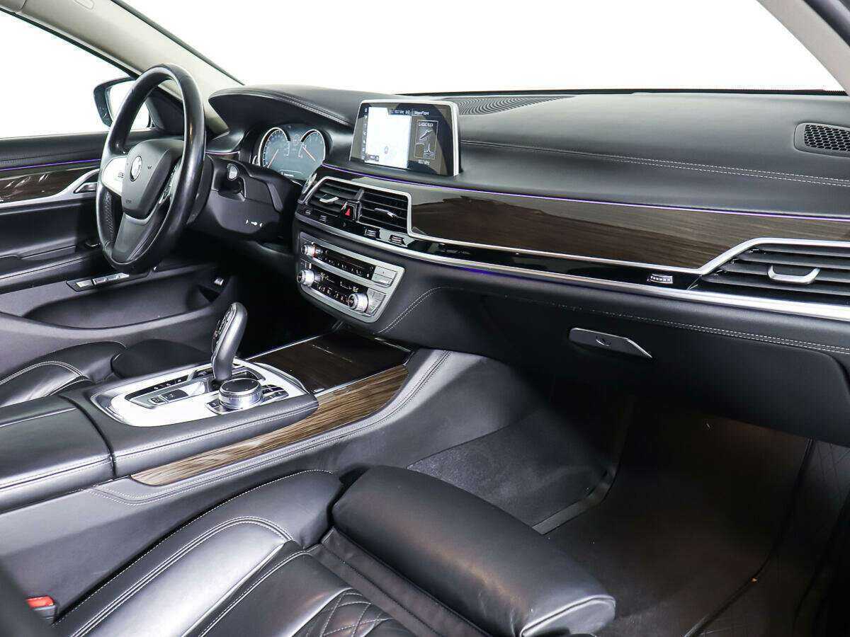 BMW 7 серии 2016 года с пробегом. Фото: #8