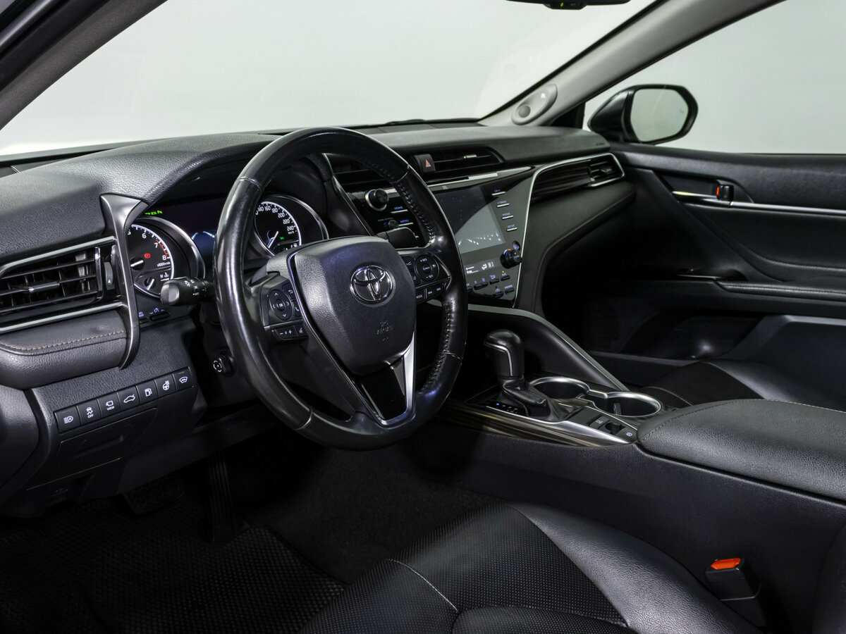 Toyota Camry 2018 года с пробегом. Фото: #7
