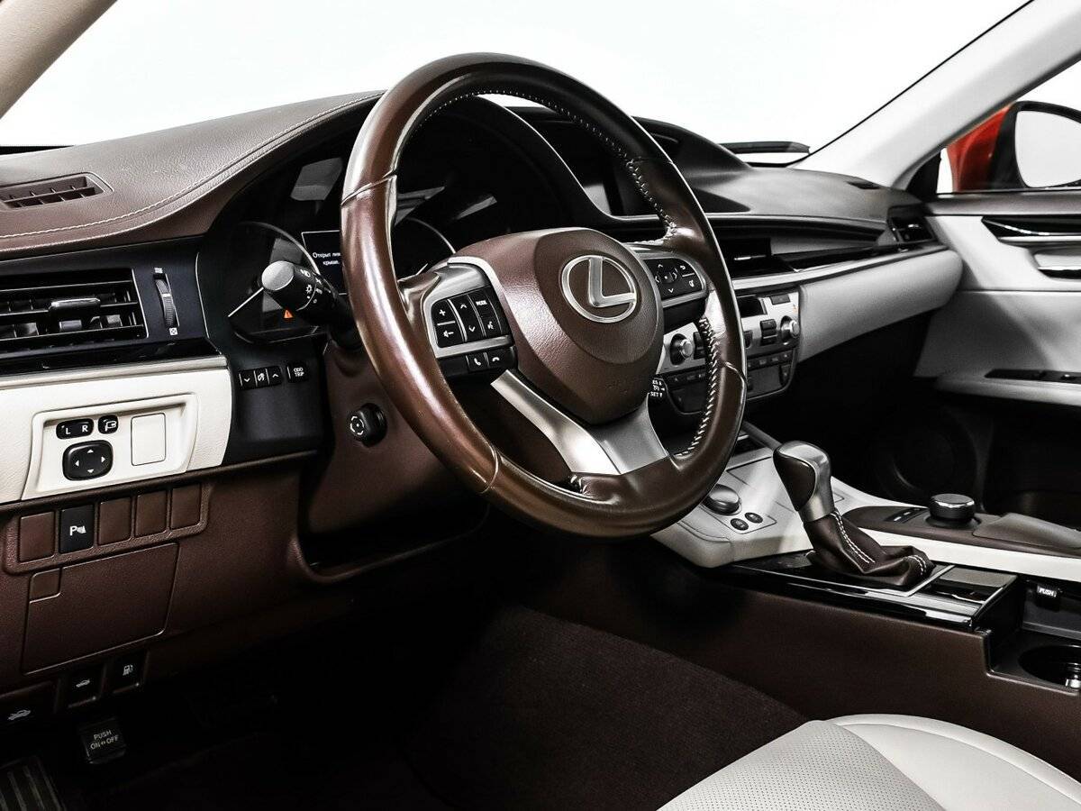 Lexus ES 2016 года с пробегом. Фото: #11