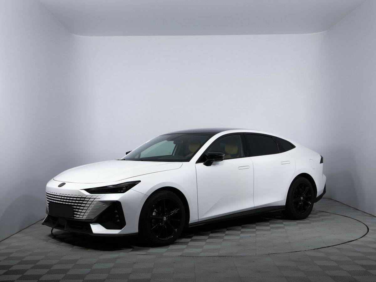 Changan UNI-V 2023 года с пробегом. Посмотреть фото