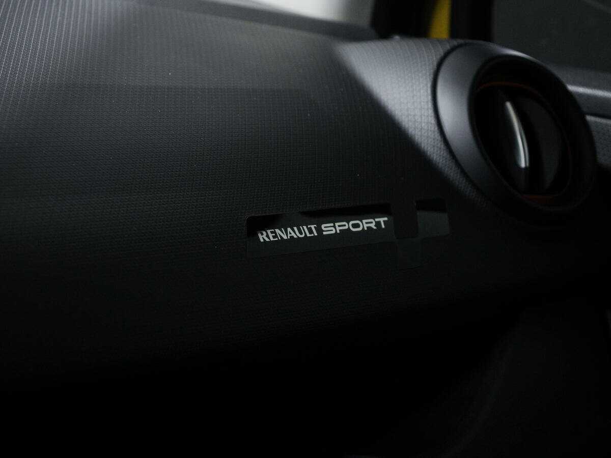 Renault Clio RS 2015 года с пробегом. Фото: #19