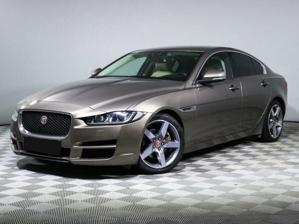Jaguar XE 2017 года с пробегом. Посмотреть фото