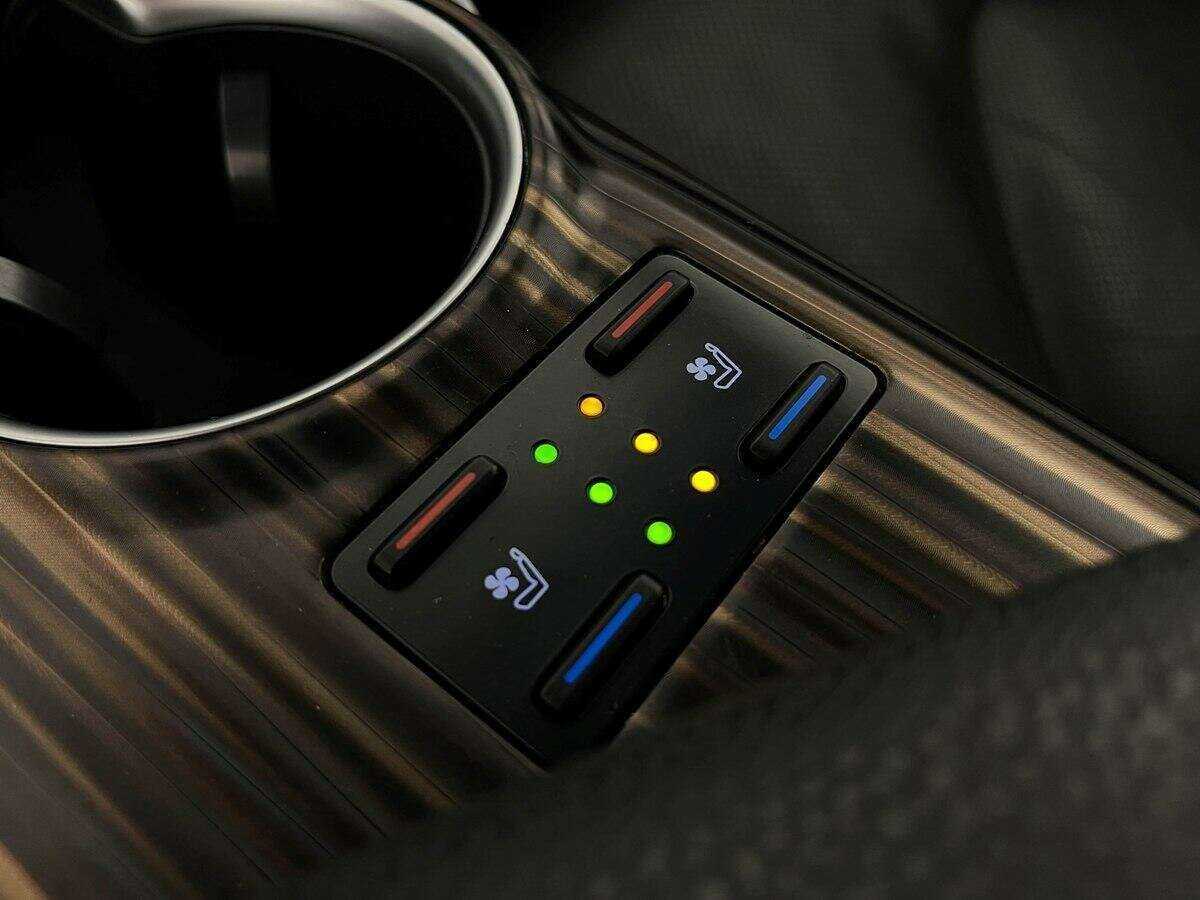 Toyota Camry 2019 года с пробегом. Фото: #11