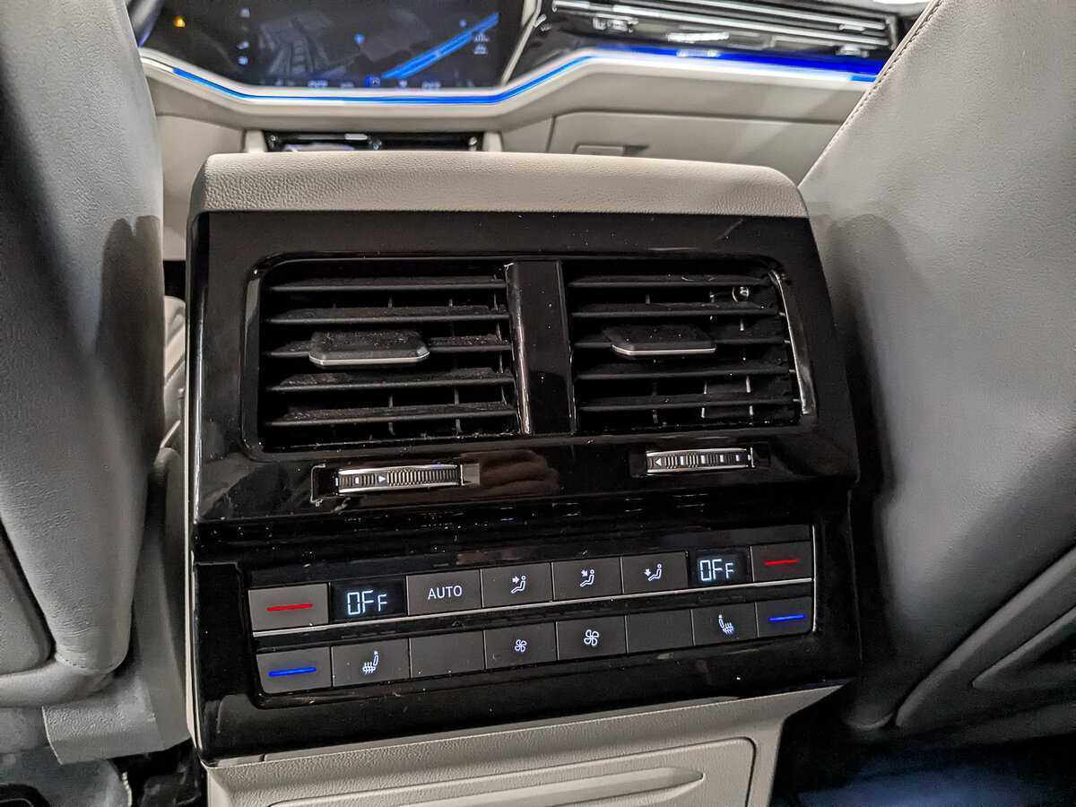 Volkswagen Touareg 2020 года с пробегом. Фото: #28