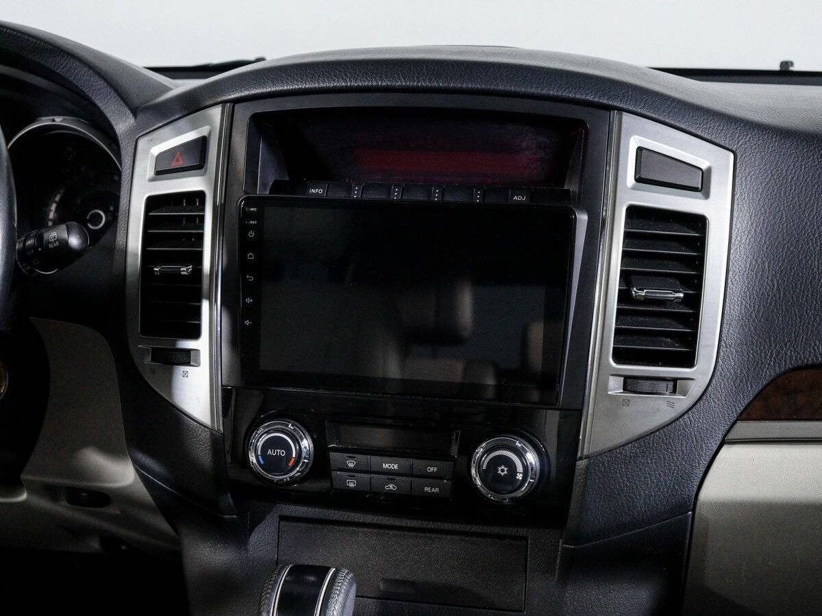 Mitsubishi Pajero 2017 года с пробегом. Фото: #9