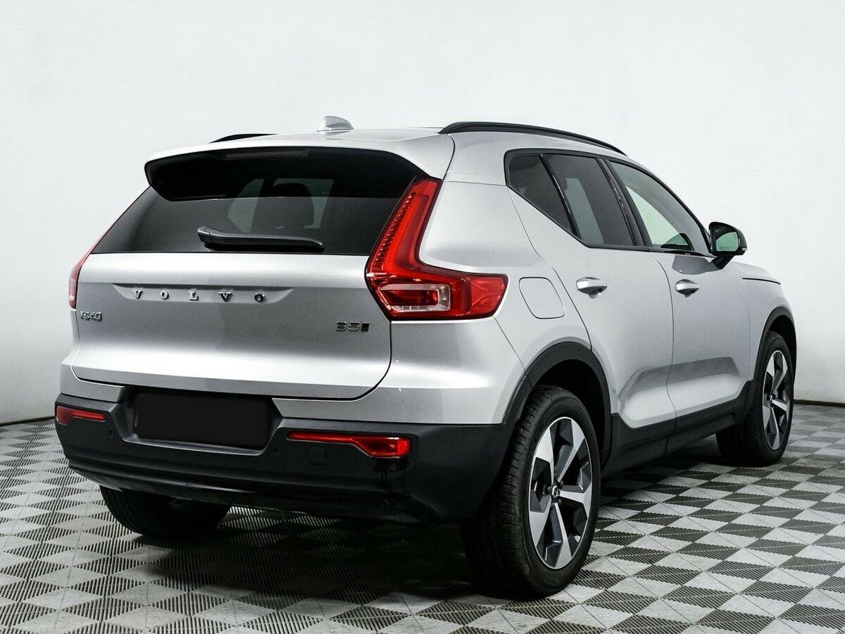 Volvo XC40 2023 года с пробегом. Фото: #4