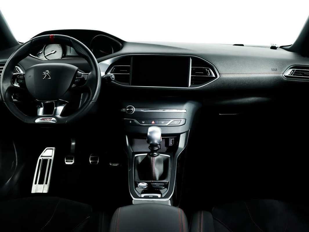 Peugeot 308 GTi 2019 года с пробегом. Фото: #10