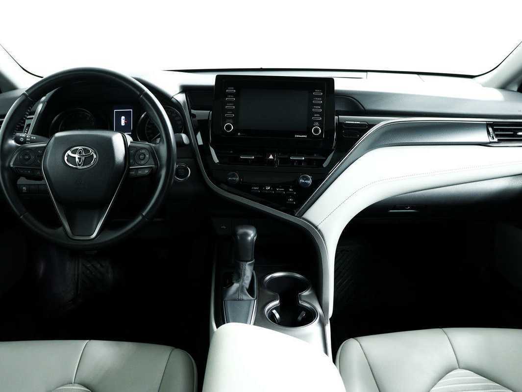 Toyota Camry 2021 года с пробегом. Фото: #10