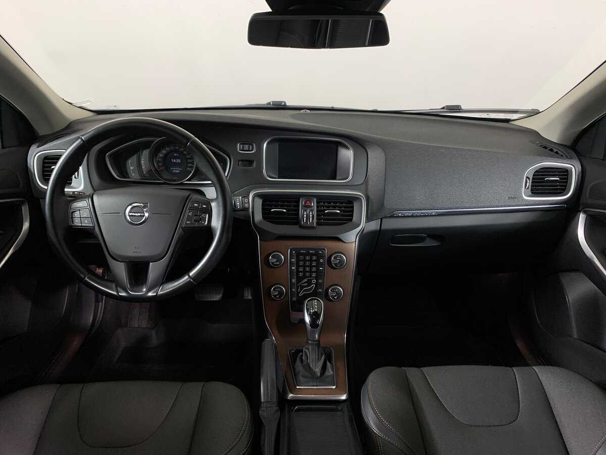 Volvo V40 Cross Country 2017 года с пробегом. Фото: #12