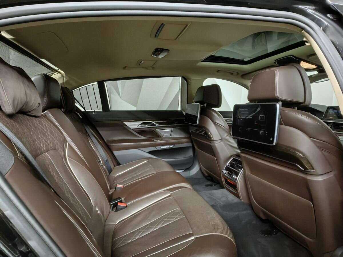 BMW 7 серии 2015 года с пробегом. Фото: #11