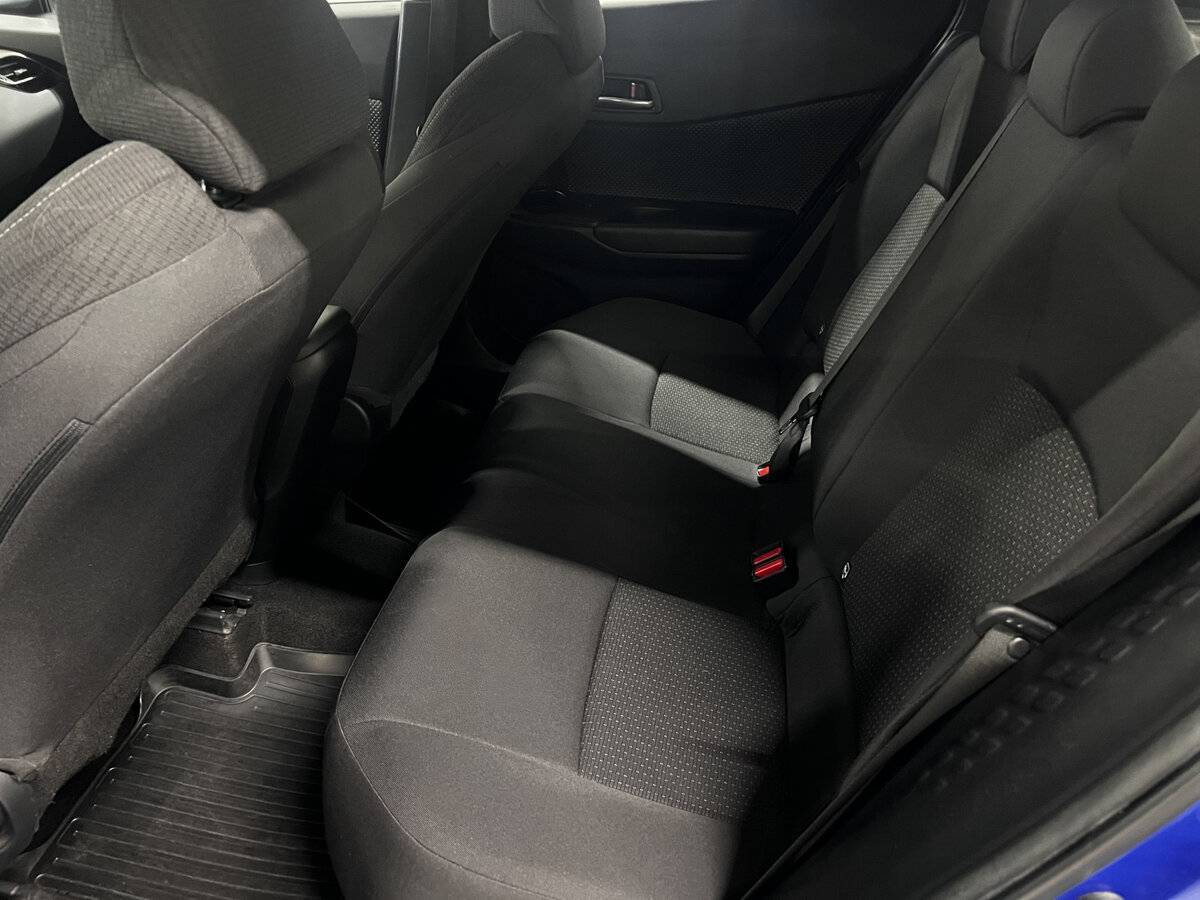 Toyota C-HR 2019 года с пробегом. Фото: #11