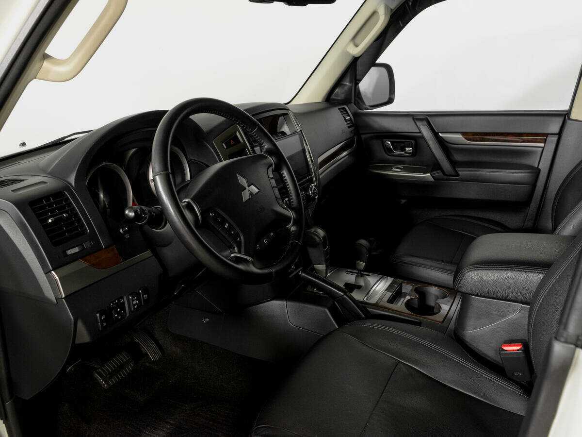 Mitsubishi Pajero 2021 года с пробегом. Фото: #16