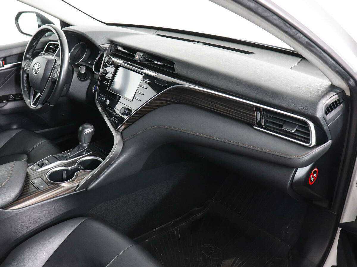 Toyota Camry 2019 года с пробегом. Фото: #8