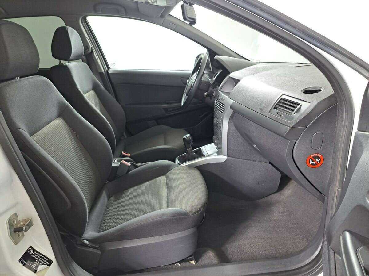 Opel Astra 2012 года с пробегом. Фото: #8
