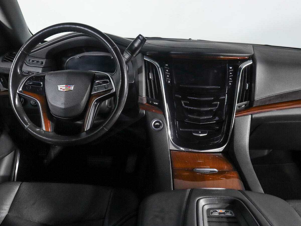 Cadillac Escalade 2018 года с пробегом. Фото: #9