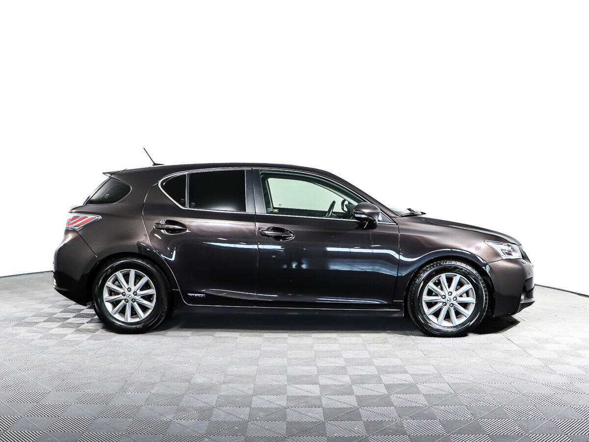 Lexus CT 2011 года с пробегом. Фото: #2