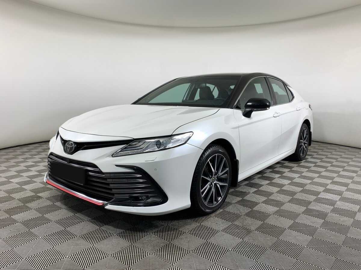 Toyota Camry 2022 года с пробегом. Посмотреть фото
