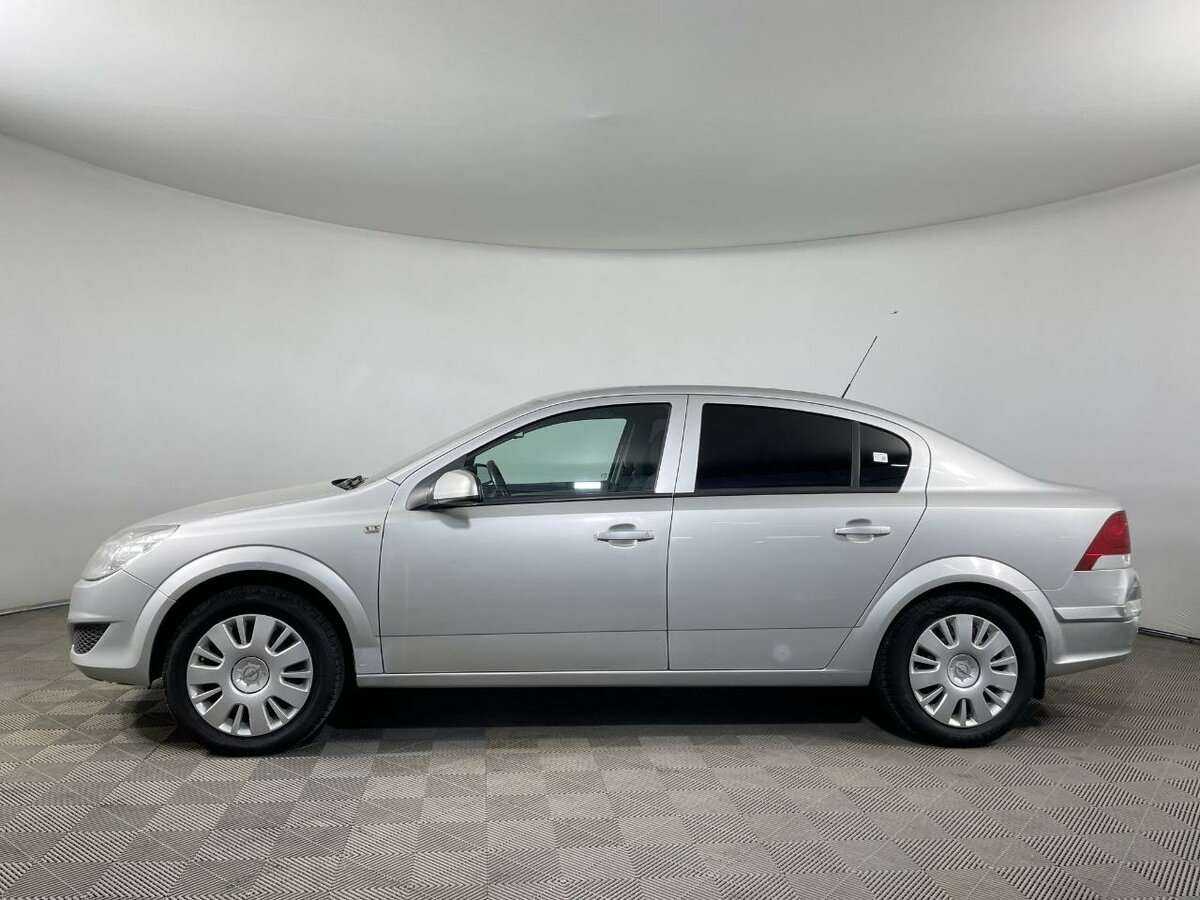 Opel Astra 2010 года с пробегом. Фото: #3