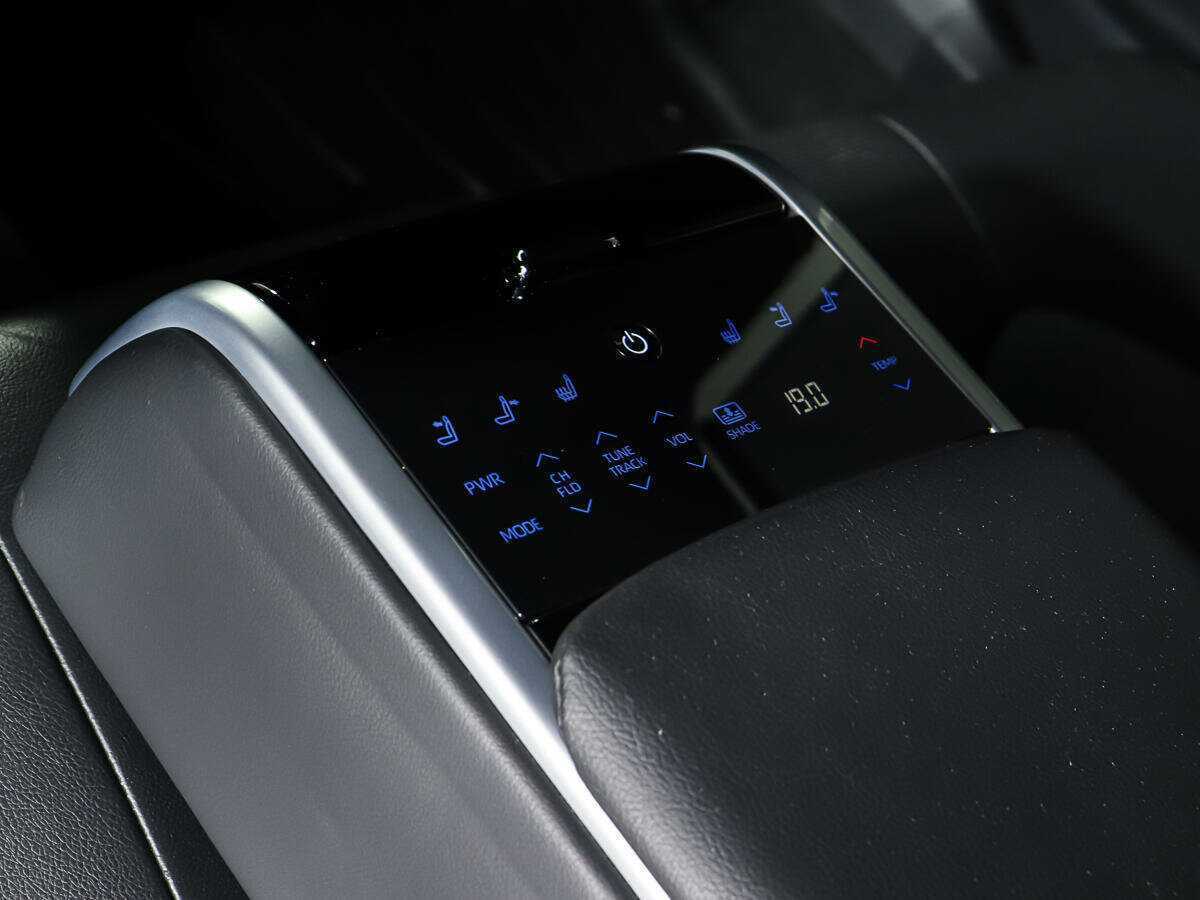 Toyota Camry 2018 года с пробегом. Фото: #11