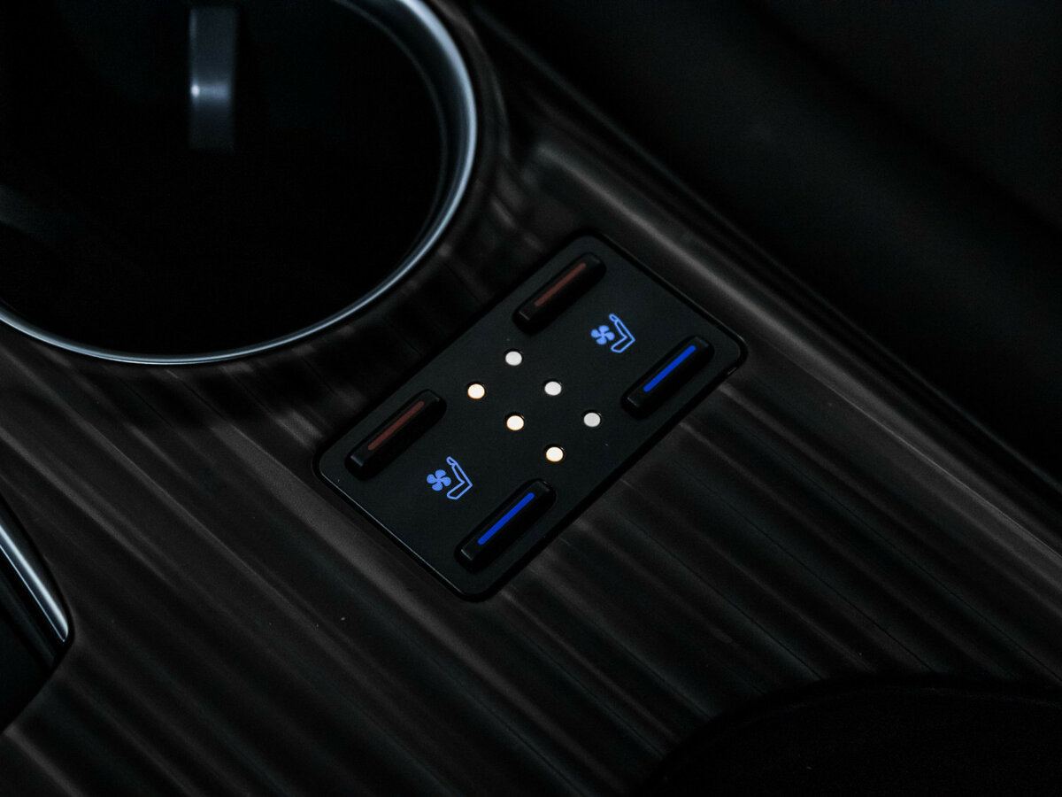 Toyota Camry 2018 года с пробегом. Фото: #16