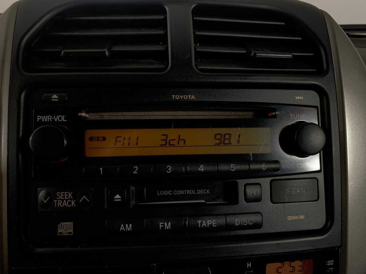 Toyota RAV4 2004 года с пробегом. Фото: #15