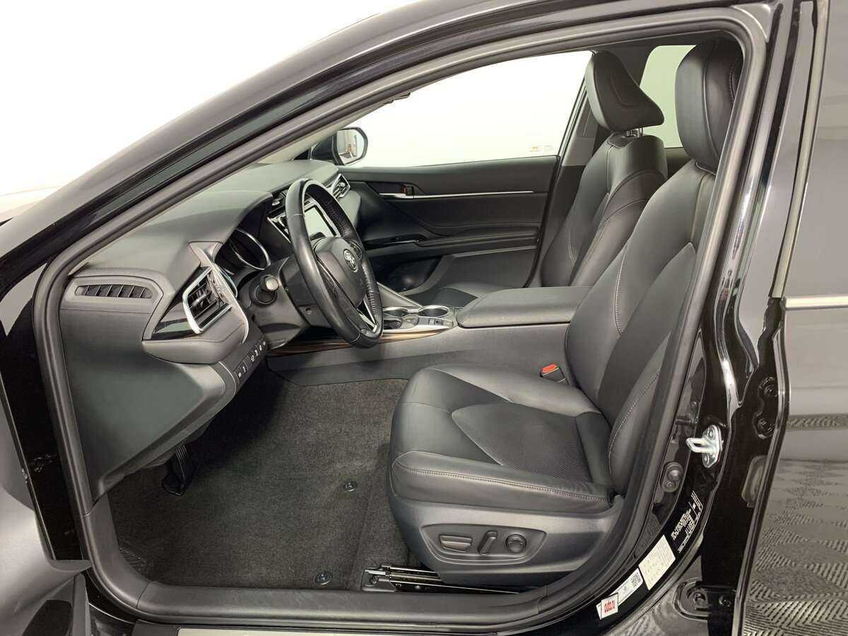 Toyota Camry 2019 года с пробегом. Фото: #13