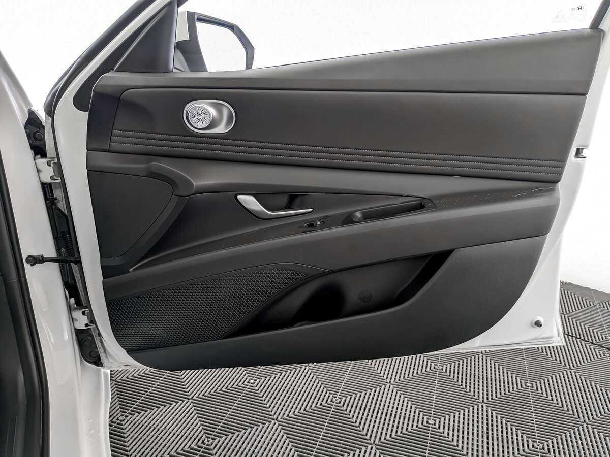 Hyundai Elantra 2022 года с пробегом. Фото: #23