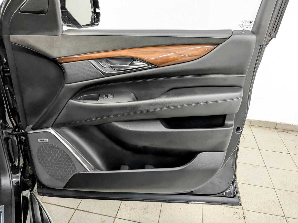 Cadillac Escalade 2017 года с пробегом. Фото: #23