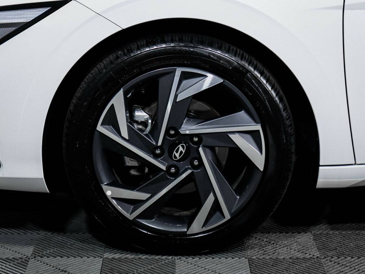 Hyundai Elantra 2024 года с пробегом. Фото: #11